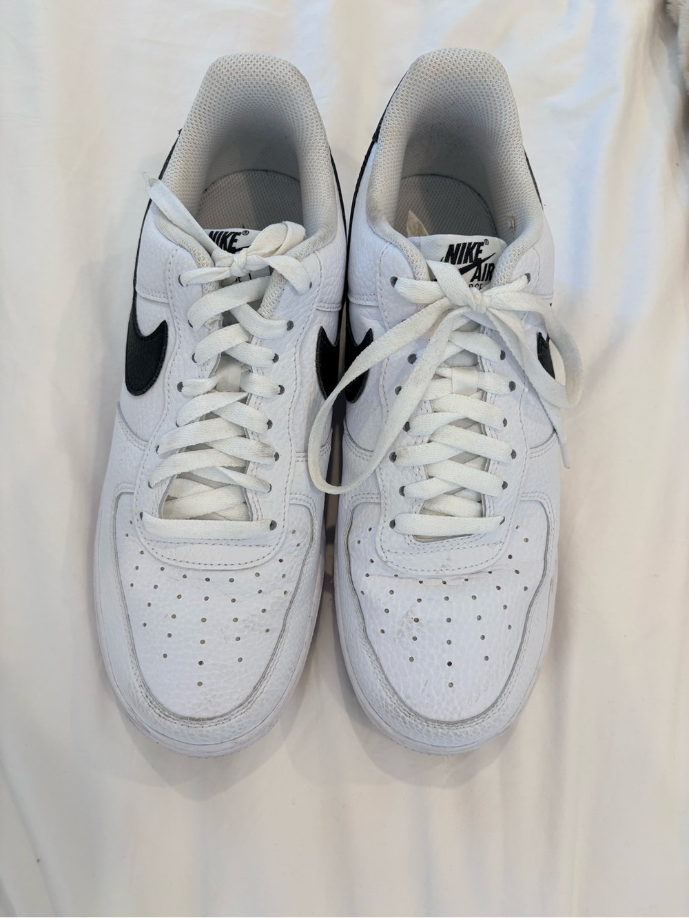 Nike Men’s White/Black Low-Top Sneakers
